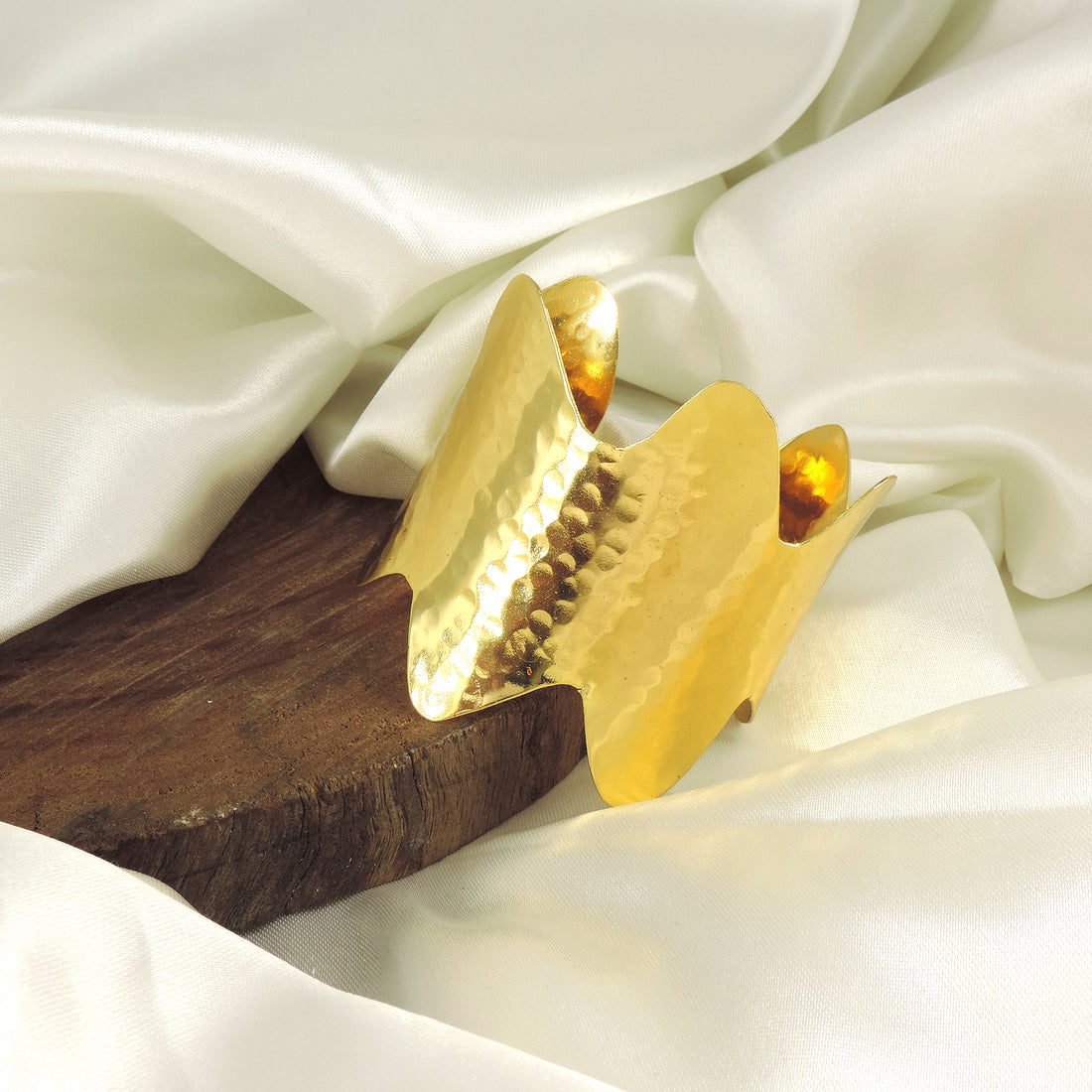 Bare Beauty cuff -single pc