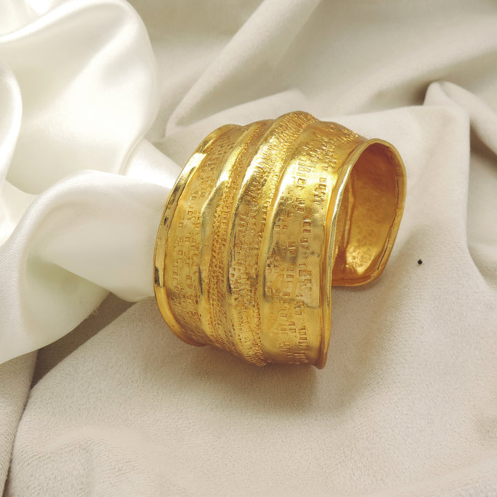 Line & Luster Cuff