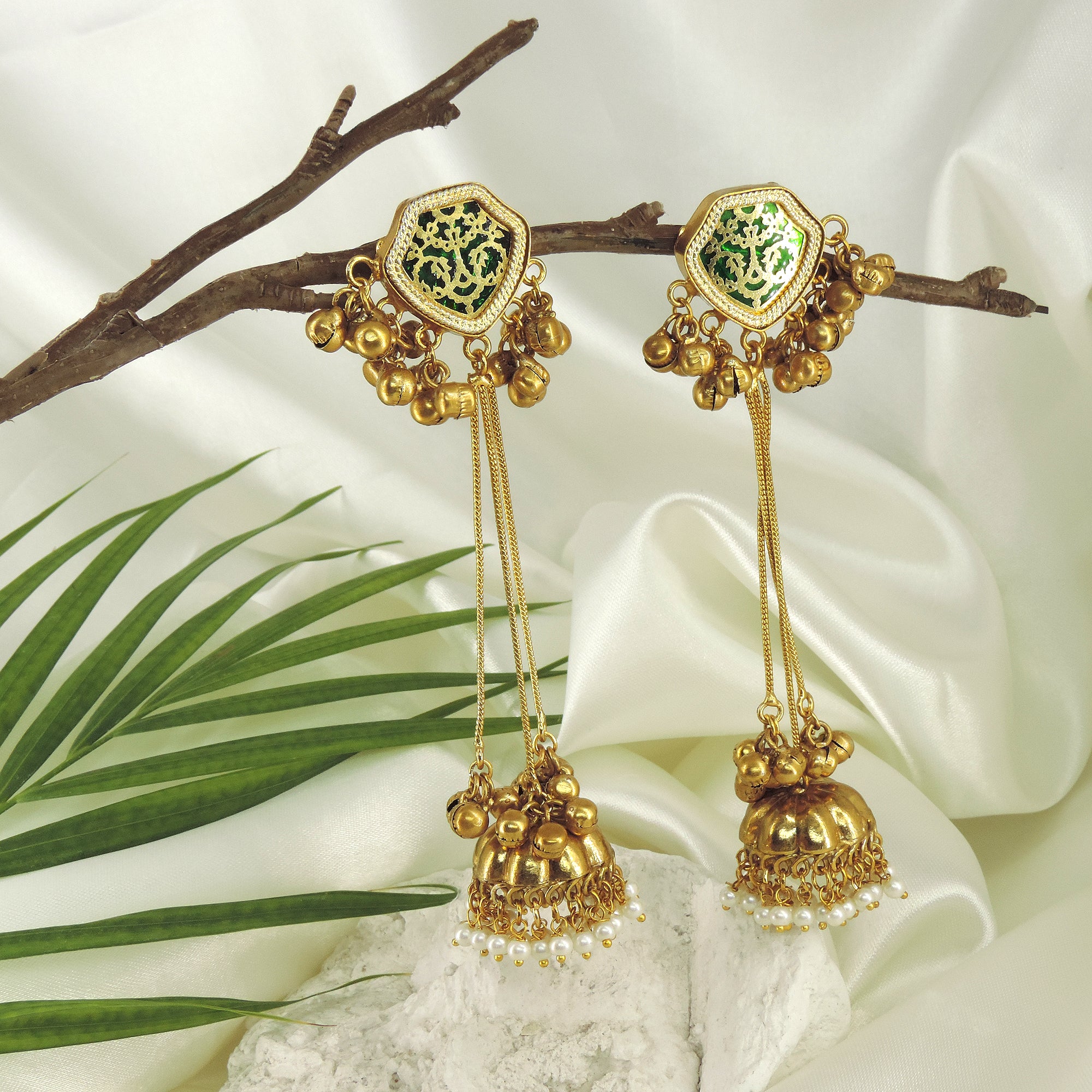 Dewdrop Thewa Earings