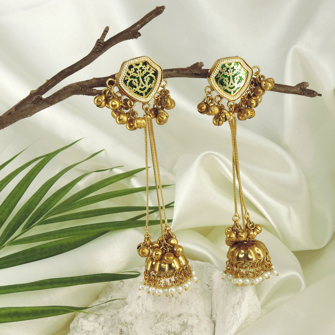 Dewdrop Thewa Earings