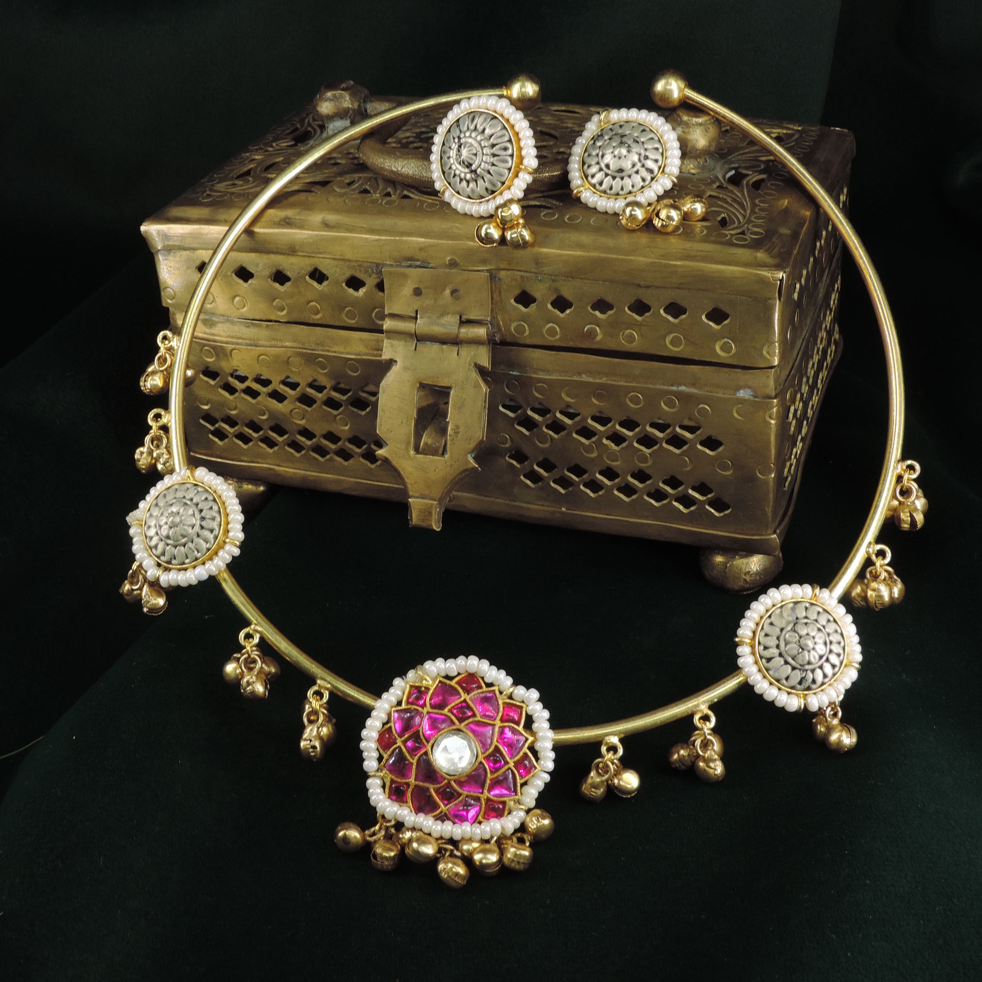 Suroor - Hasli necklace with tops