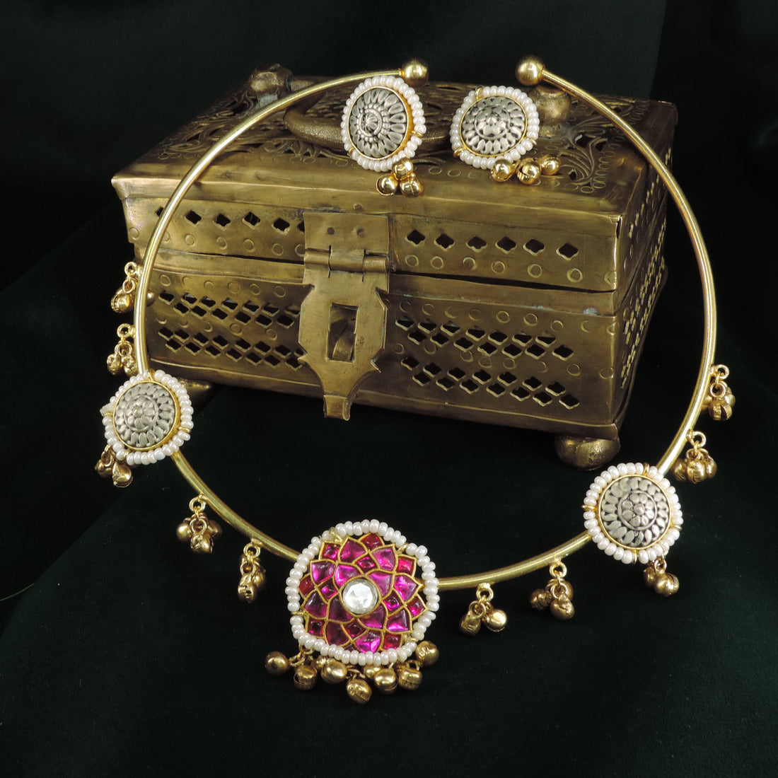 Suroor - Hasli necklace with tops