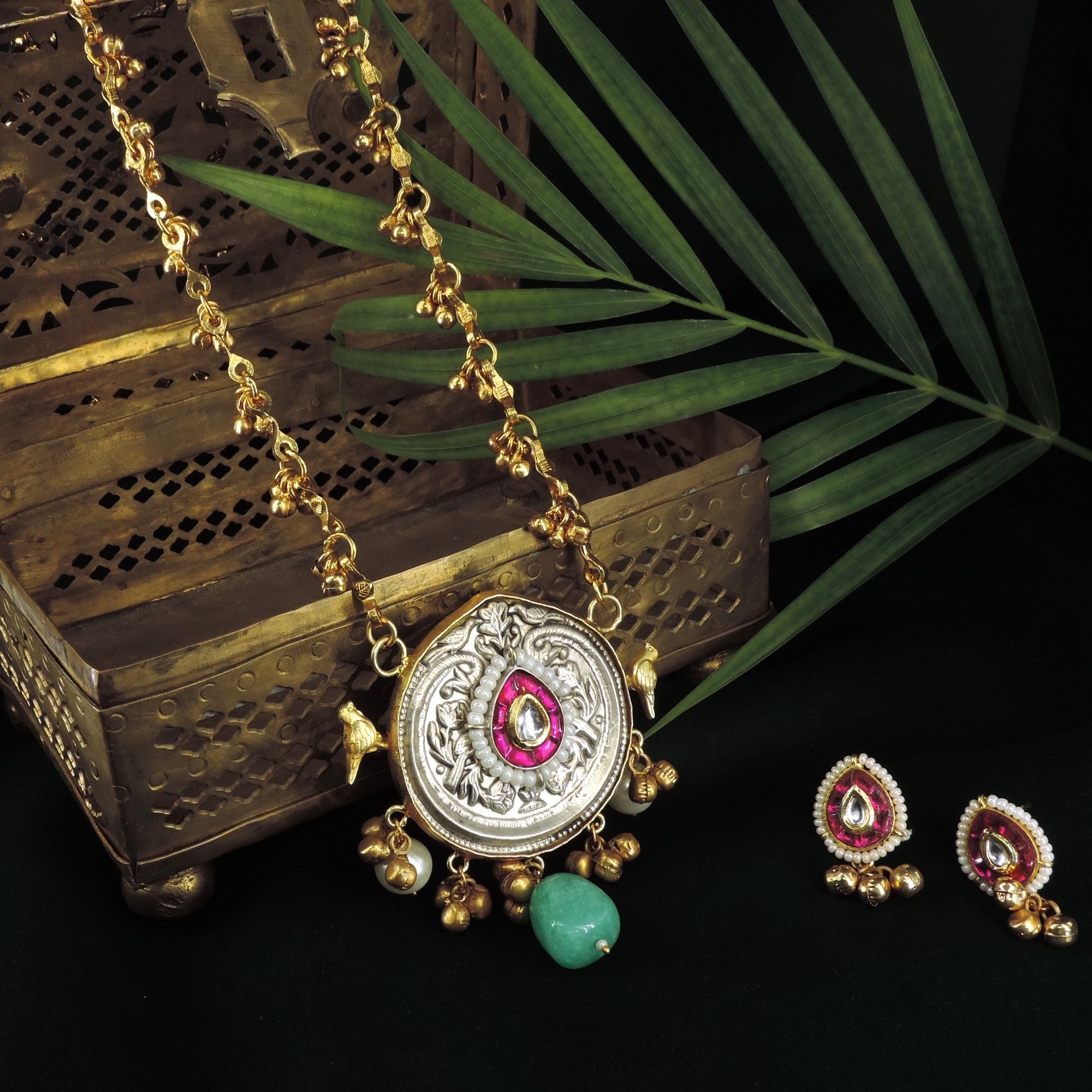 Hoor-e-Zamin (Pendant set with earings)