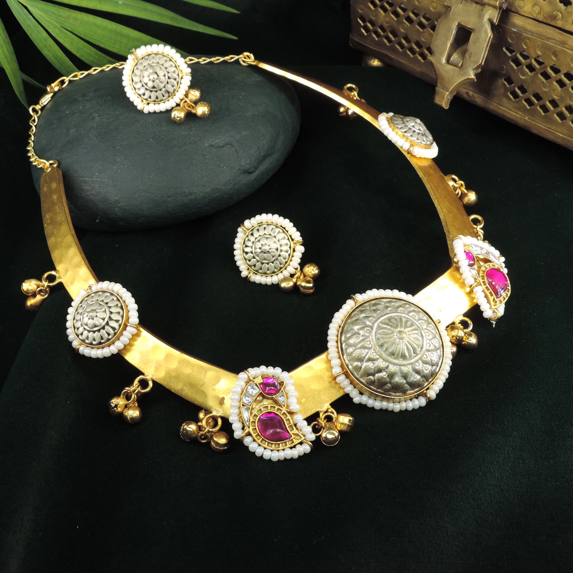 Pure Form -Hasli necklace with earings