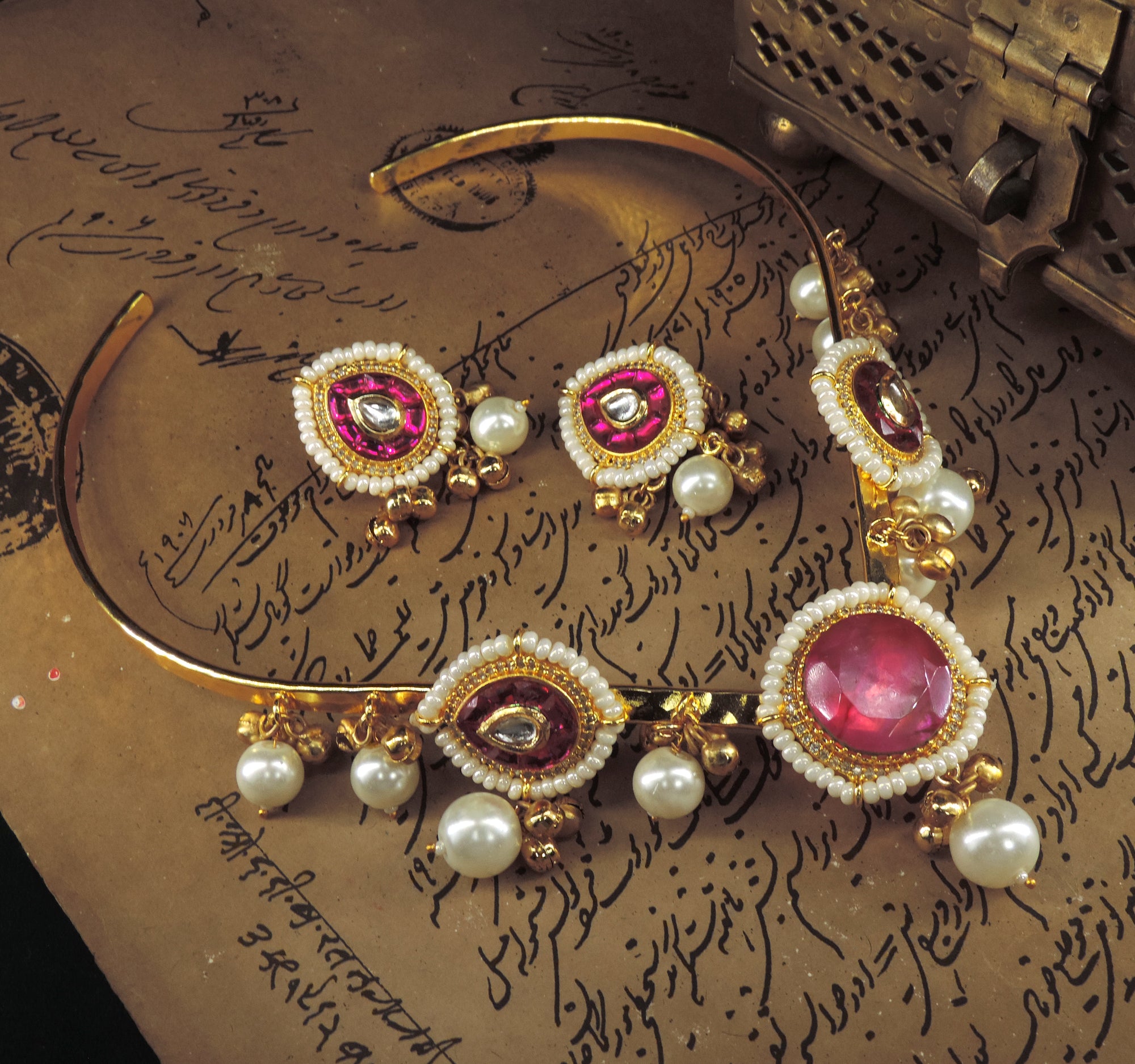 Firdaus Hasli necklace with earing