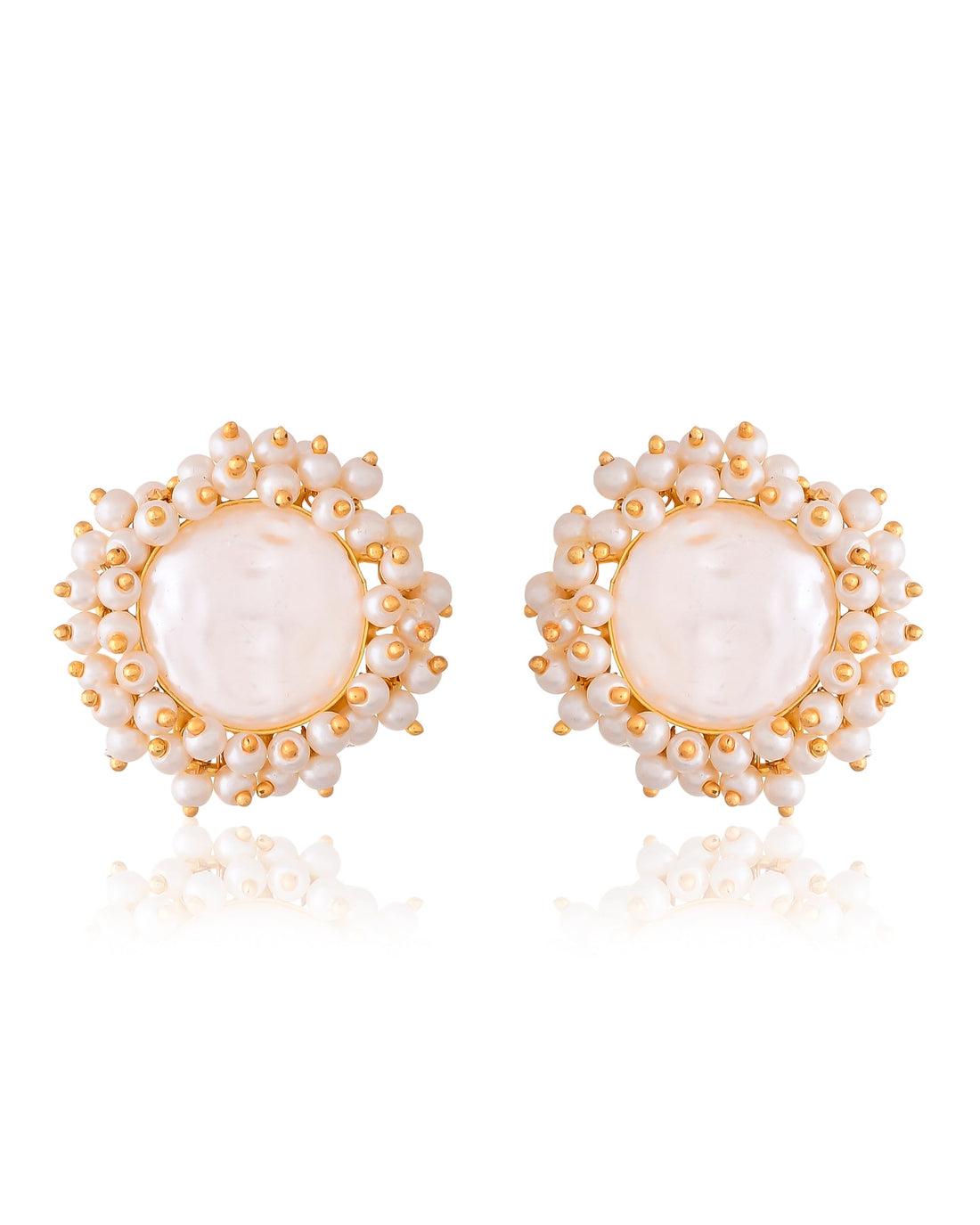 WHITE PEARL EARRING