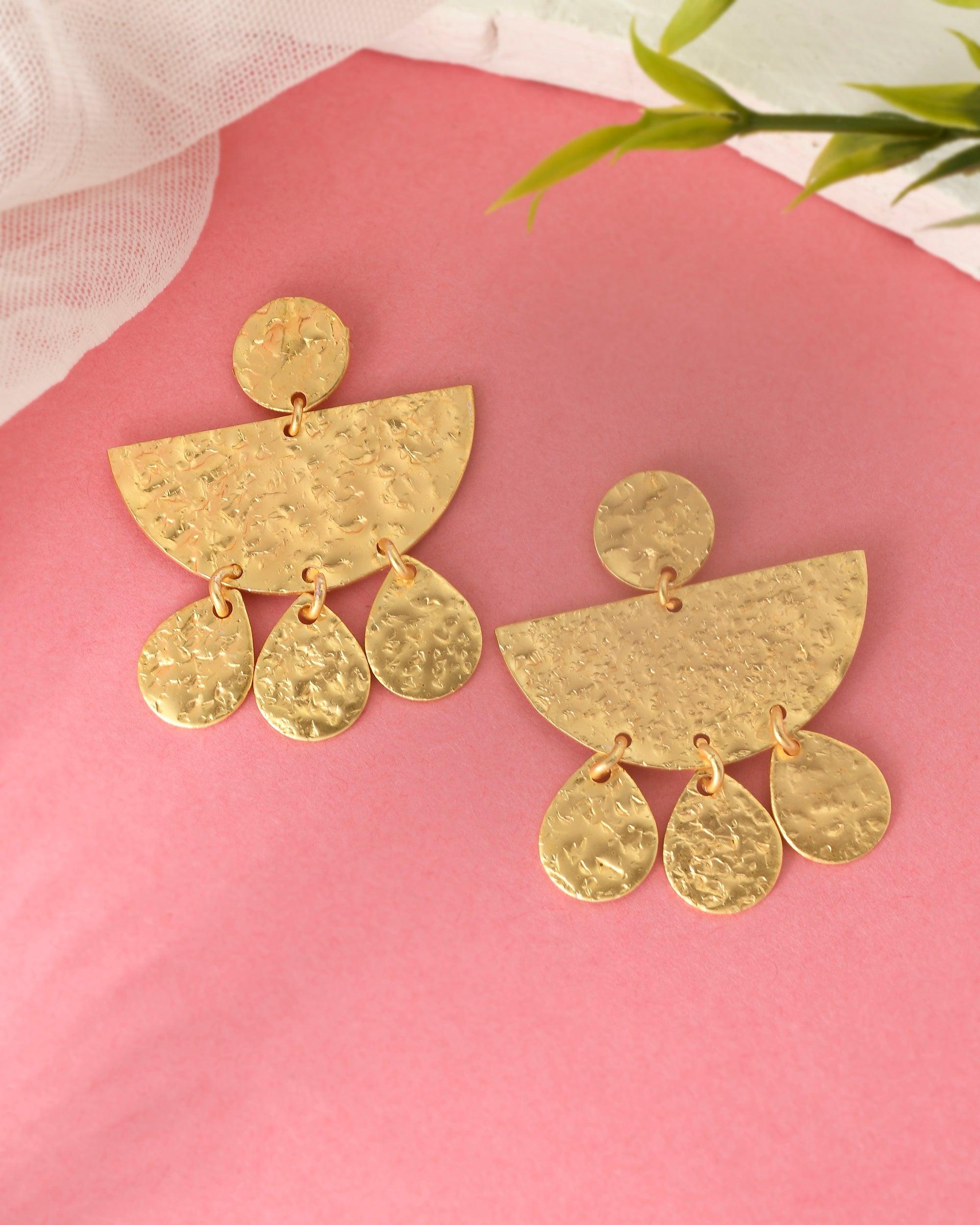 CLASS METAL EARING
