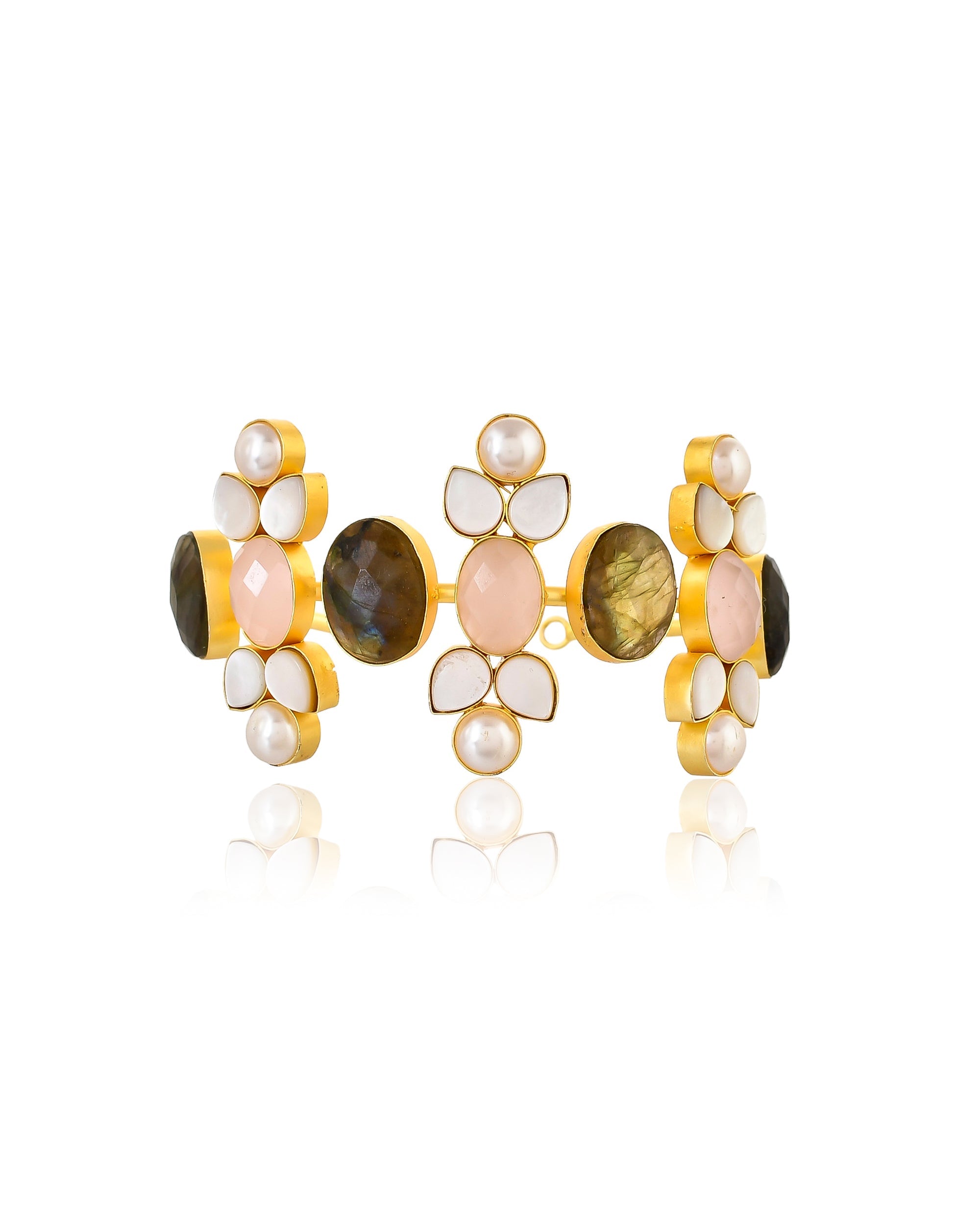 RADIANT SHELL PEARL CUFF