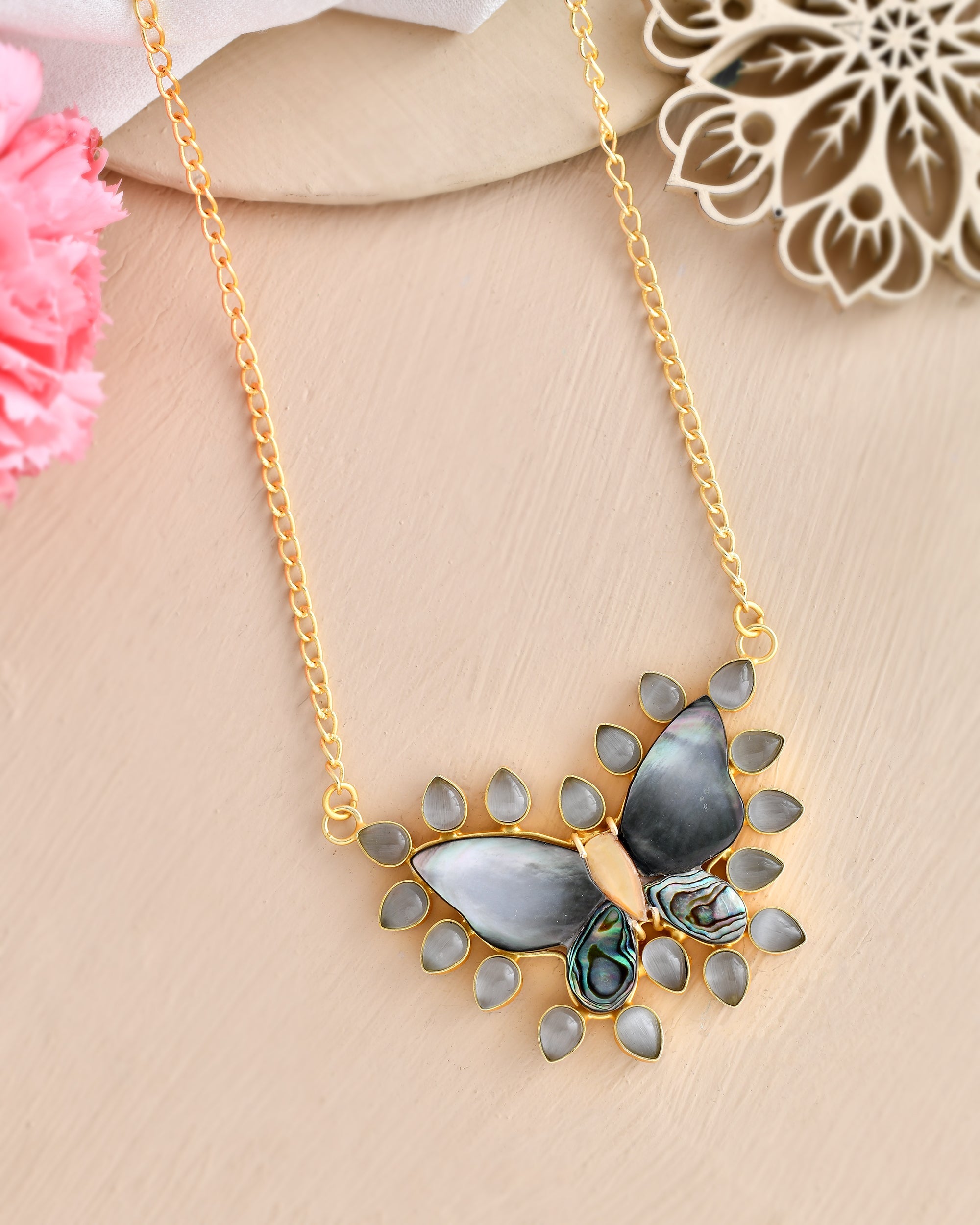 GLOW RADIANCE PENDANT (No Earing with it )
