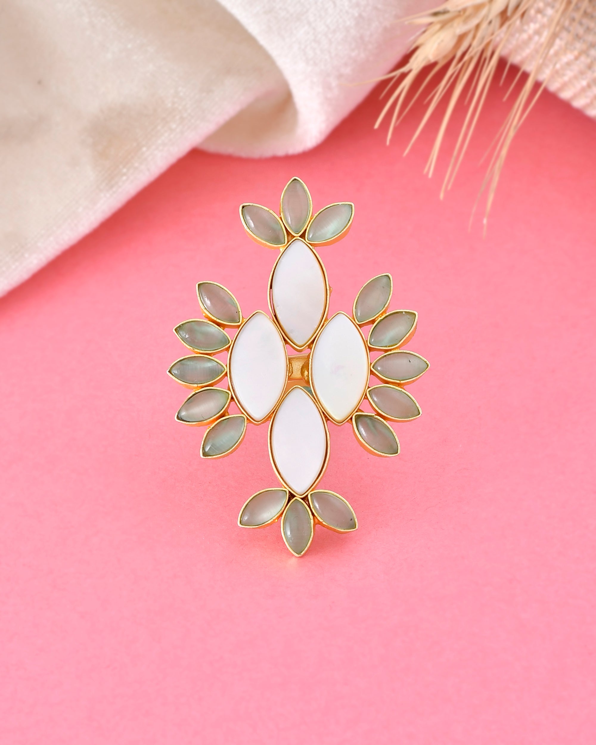 MARQUISE SHELL RING