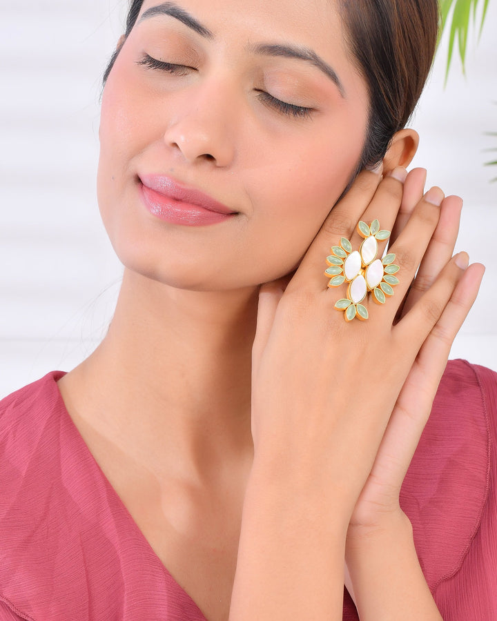 MARQUISE SHELL RING