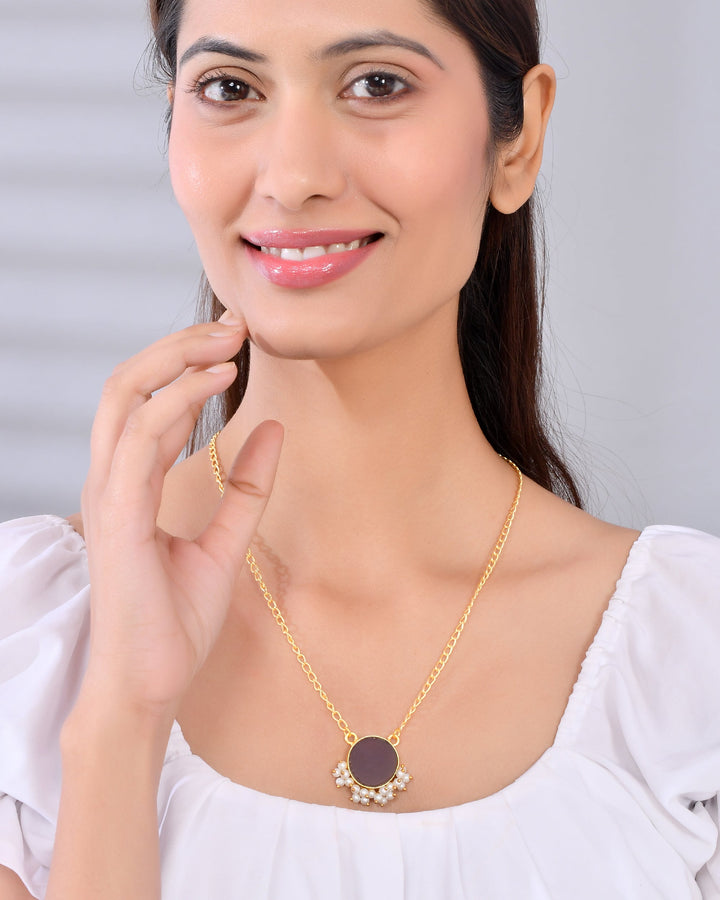 DELICATE PENDANT  (no tops with it )