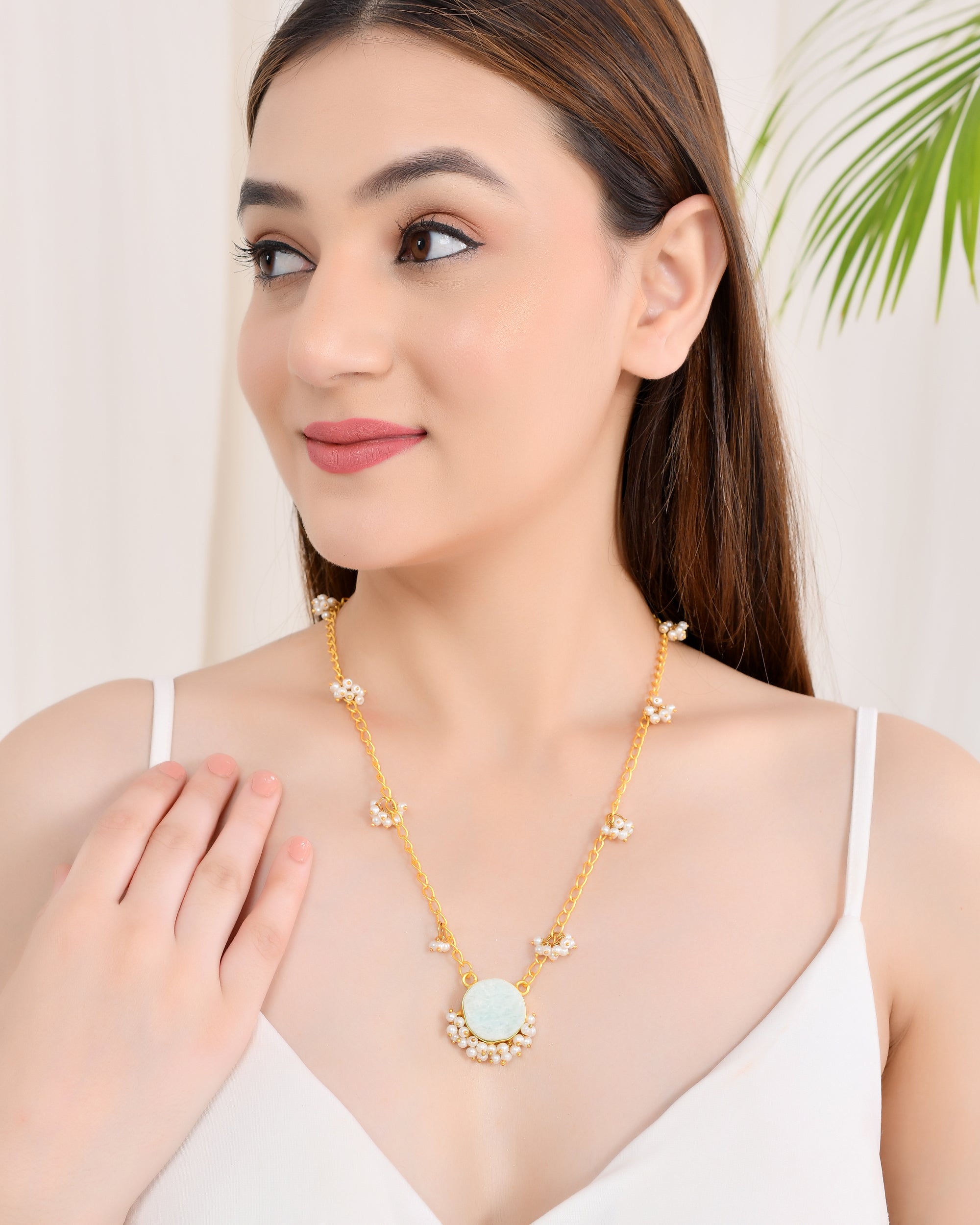 Beauty Pendant (no earing with it )