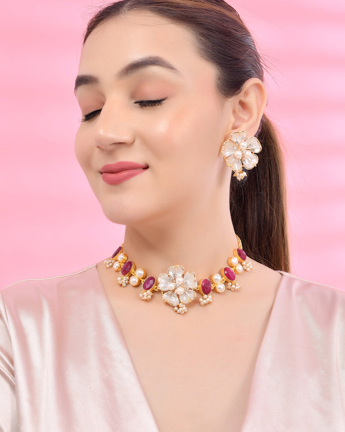 AMARA FLOWER NECKLACE