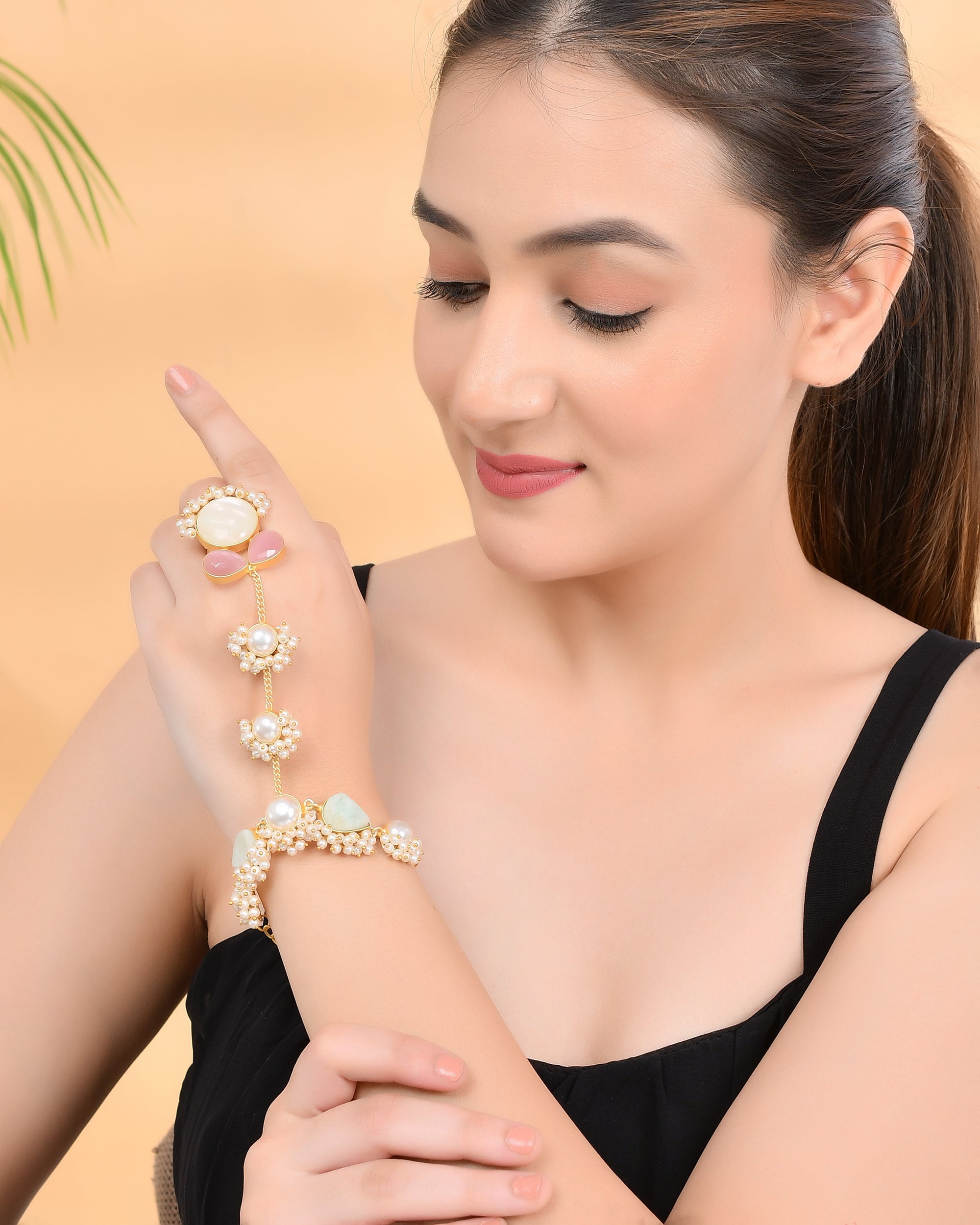 MEERA HANDHARNESS