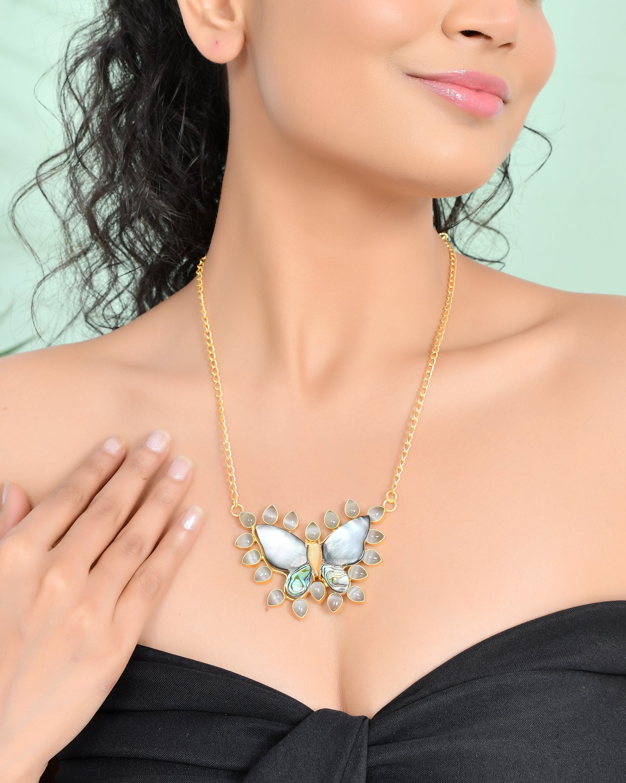 GLOW RADIANCE PENDANT (No Earing with it )