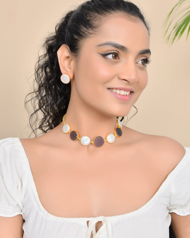 CHIC PEARL AND AMETHYST NECKLACE