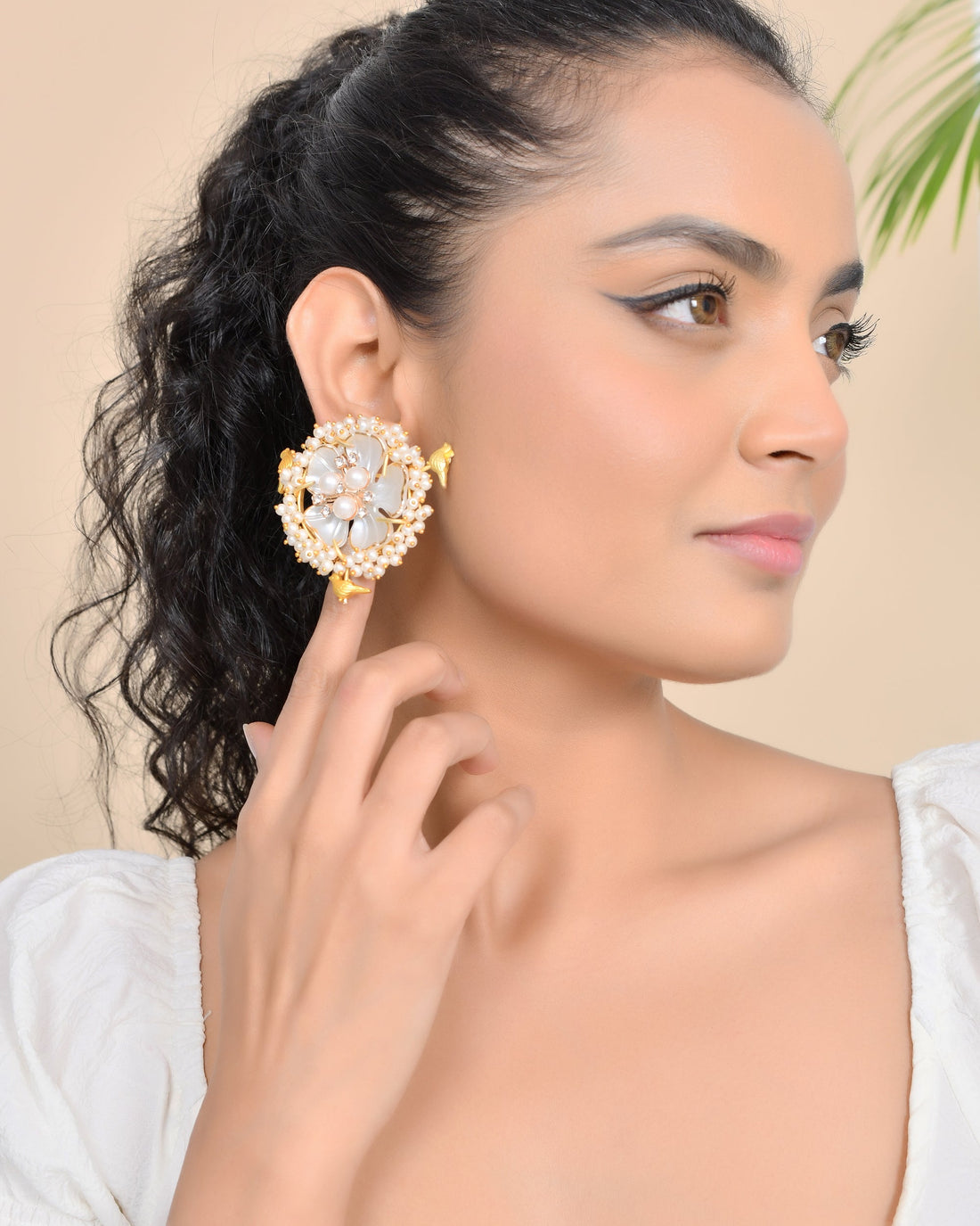FLOWER BIRDIE STUDS