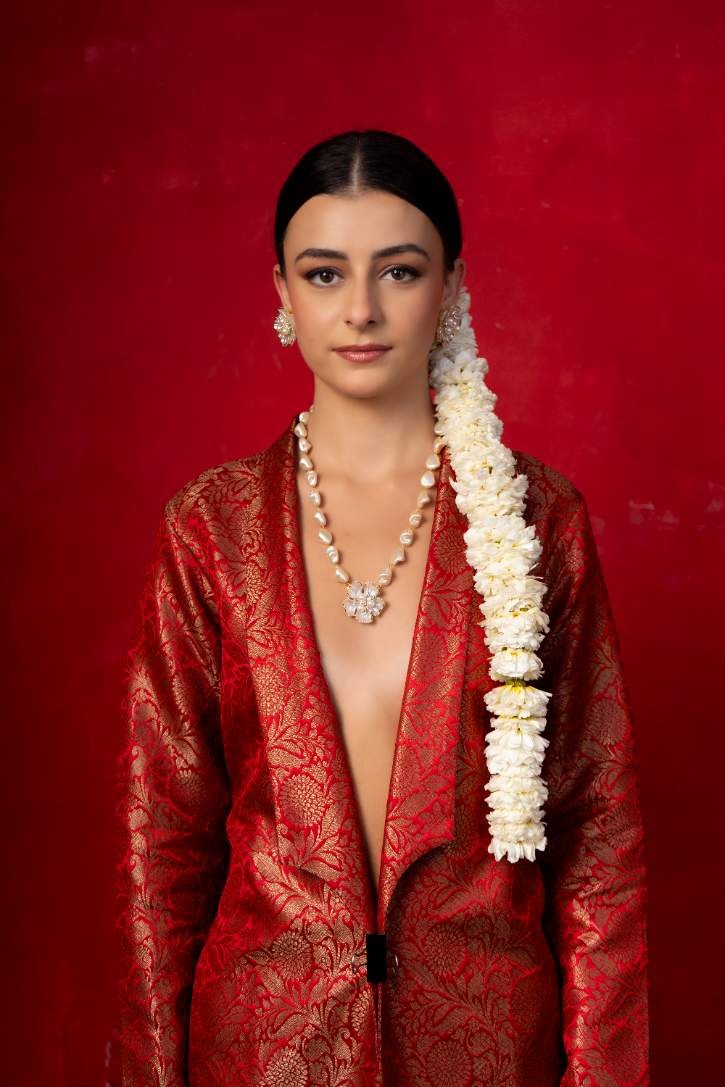 Nazaakat pendant with Tops