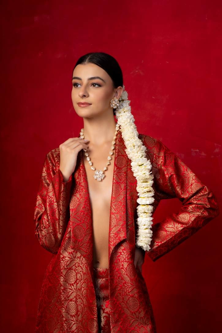 Nazaakat pendant with Tops