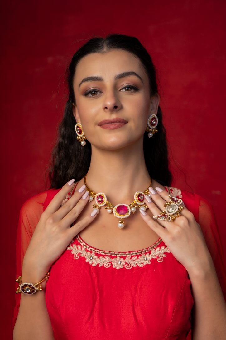 Firdaus Hasli necklace with earing