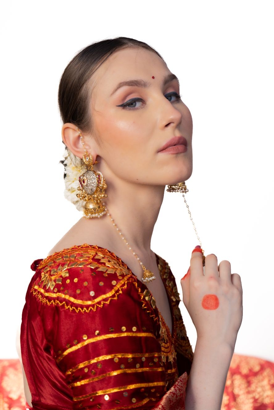 Naira earings with Kanauti