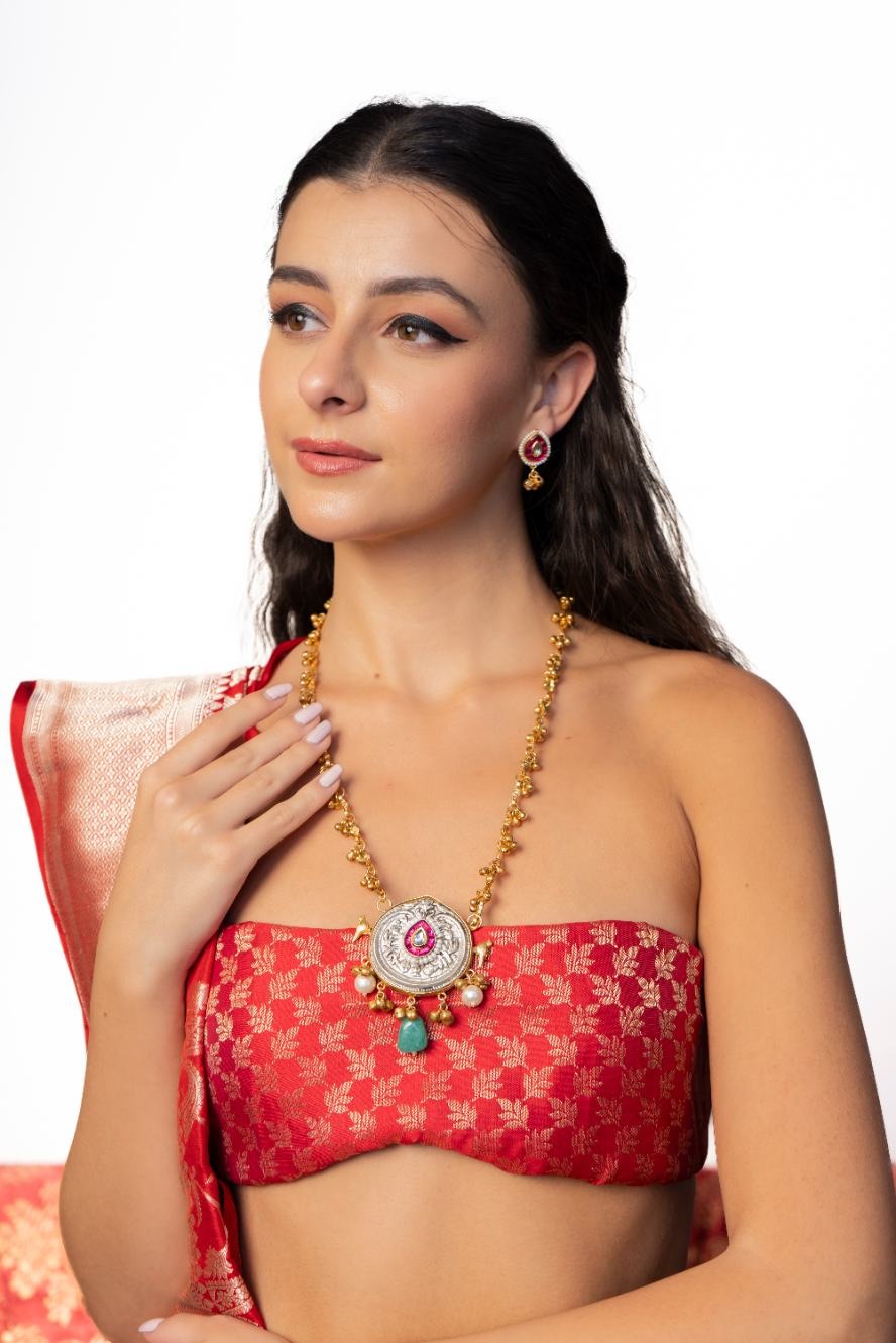 Hoor-e-Zamin (Pendant set with earings)