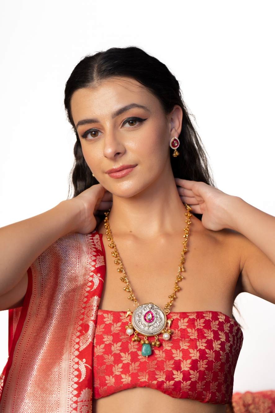 Hoor-e-Zamin (Pendant set with earings)