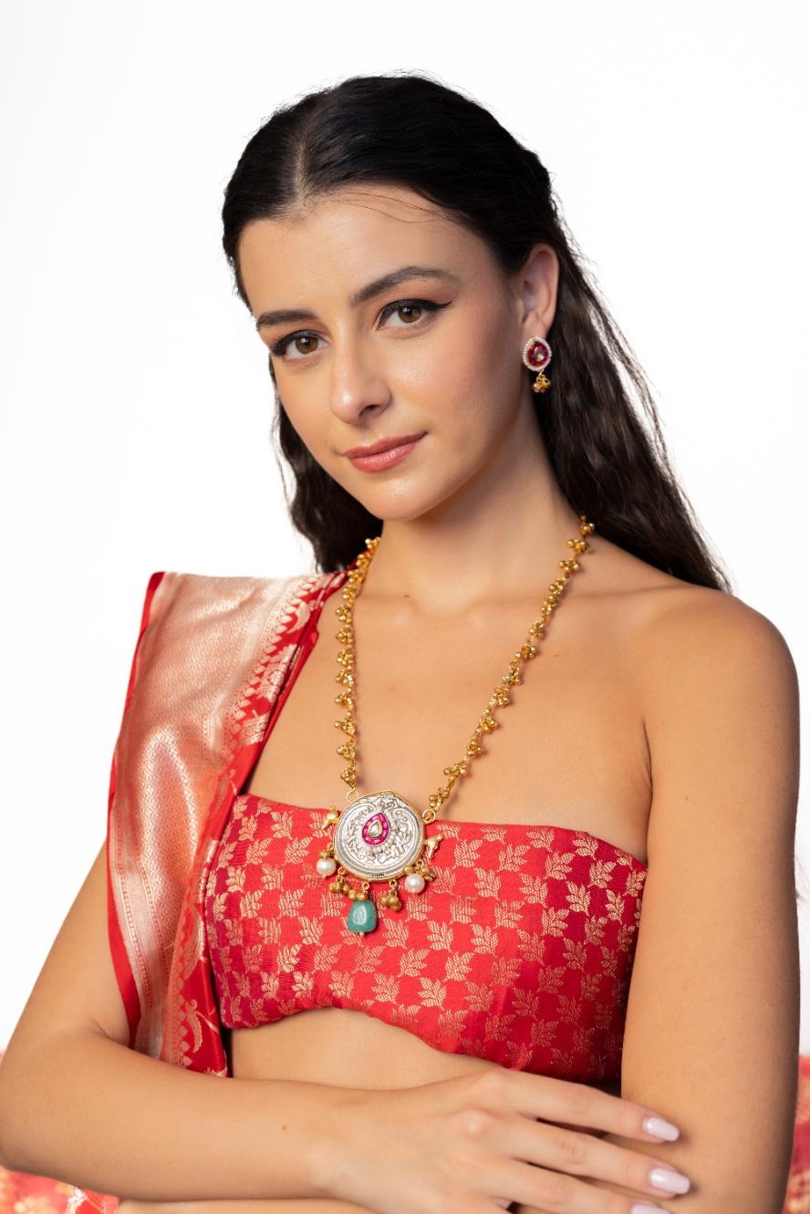 Hoor-e-Zamin (Pendant set with earings)