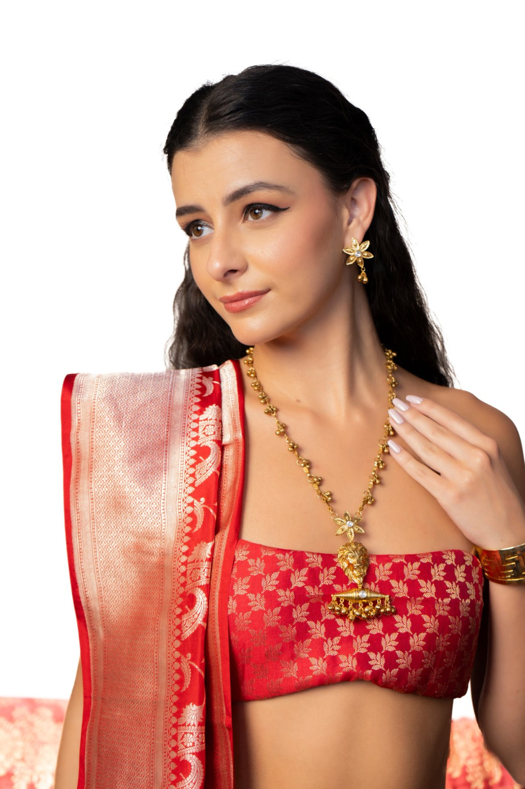 Raunaq pendant with tops
