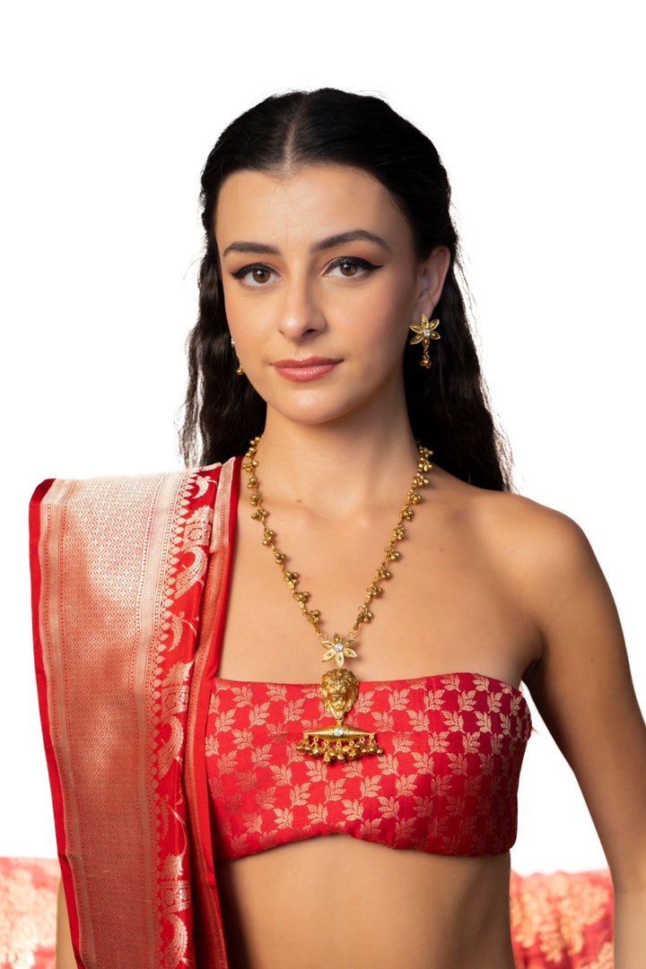 Raunaq pendant with tops