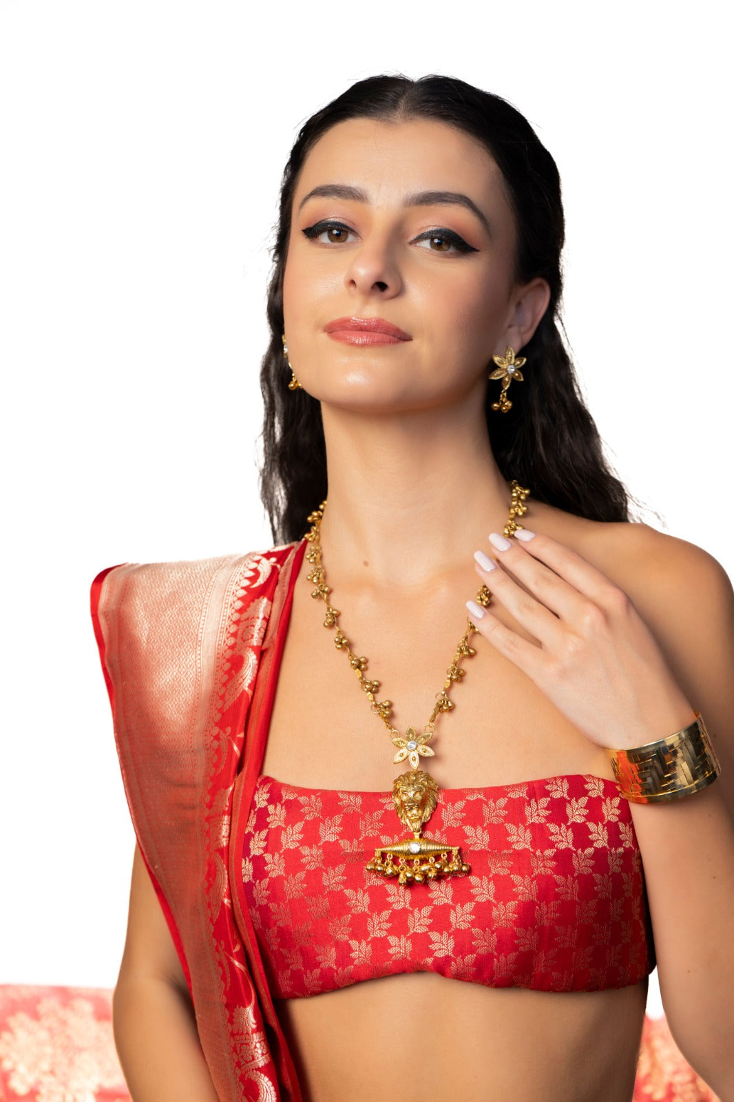 Raunaq pendant with tops